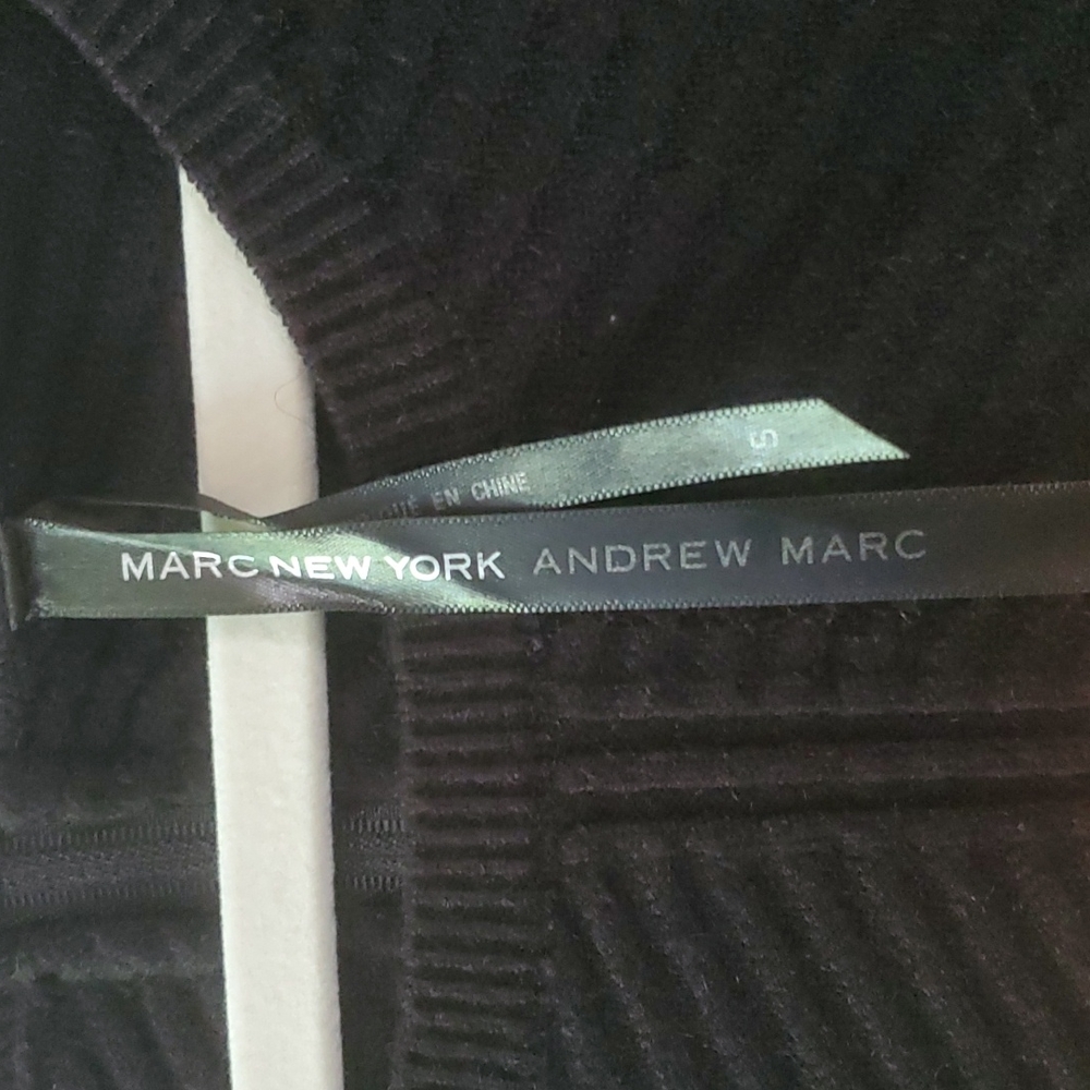 Black sweater dress in very good condition by Andrew Marc New York - Picture 2 of 4